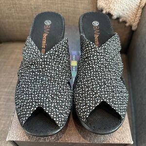 NWT  BM Bernie Mel  New York LORI  Black Polka Dots Size 37